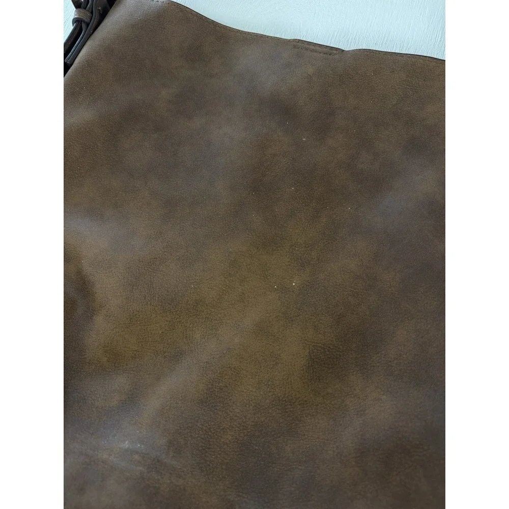 Universal Thread Hobo Bucket Purse Bag Cognac Brown Gold Buckle